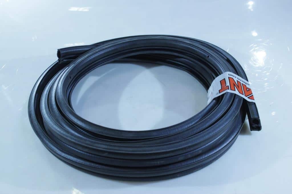 List för glasdörr L=4080mm Klämlist av gummi för DLX-hytt